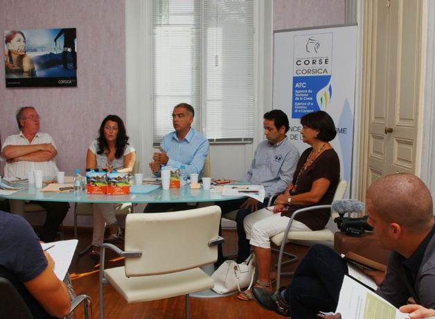 Vanina Pieri et Didier Leonetti entourés des différents partenaires Vanina Pieri et Didier Leonetti entourés des différents partenaires