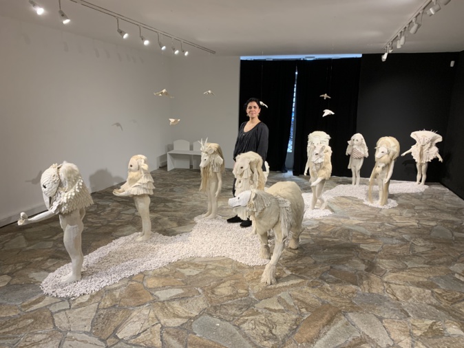 Lara Blanchard parmi ses thérianthropes. Lara Blanchard parmi ses thérianthropes.