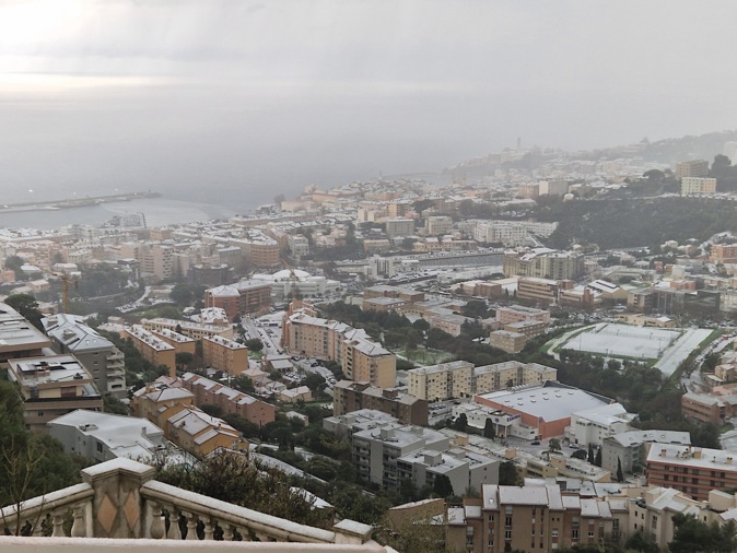 Bastia : la neige fait une brusque apparition en ville