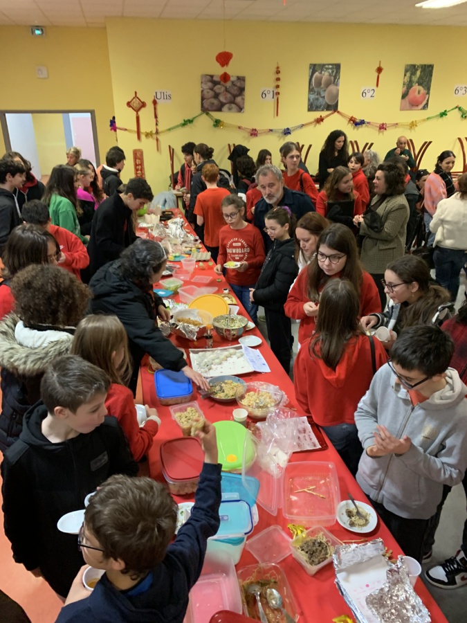 新年快樂 : le collège Simon-Vinciguerra de Bastia a fêté le Nouvel an chinois et l’entrée dans l’année du Lièvre 新年快樂 : le collège Simon-Vinciguerra de Bastia a fêté le Nouvel an chinois et l’entrée dans l’année du Lièvre