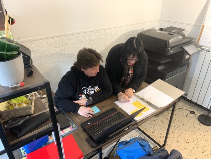 Françoise Lippini et une jeune bénévole de l'association. Françoise Lippini et une jeune bénévole de l'association.