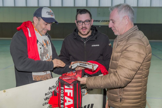 Bunifaziu : le club de Futsal et Parlemu Corsu main dans la main Bunifaziu : le club de Futsal et Parlemu Corsu main dans la main