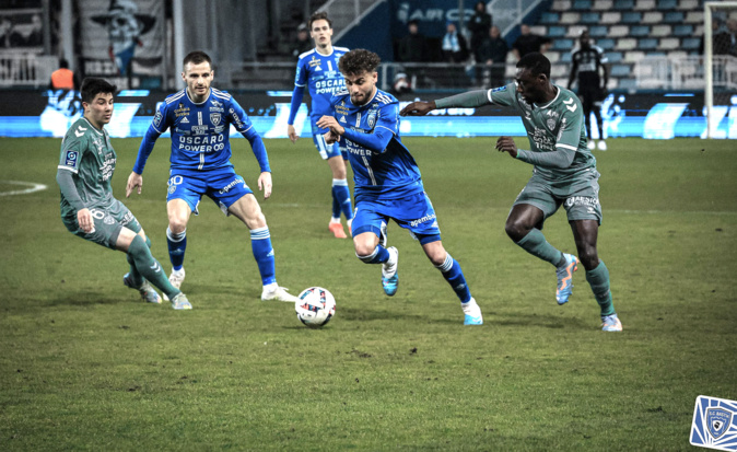 Kaïboué et les Bastiais sont désormais 4es à 2 points seulement du deuxième de Ligue 2 (@SCBastia) Kaïboué et les Bastiais sont désormais 4es à 2 points seulement du deuxième de Ligue 2 (@SCBastia)