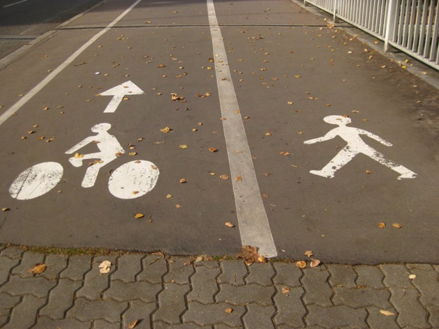 La ligne 21040920 : le Bistrot du cours invite à réfléchir ensemble sur l'intégration du vélo dans le plan de déplacement urbain de la ville d'Ajaccio La ligne 21040920 : le Bistrot du cours invite à réfléchir ensemble sur l'intégration du vélo dans le plan de déplacement urbain de la ville d'Ajaccio