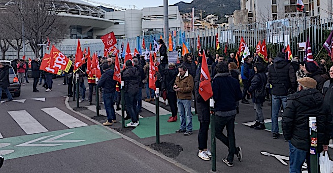Retraite : 400 personnes protestent devant la préfecture de la Haute-Corse