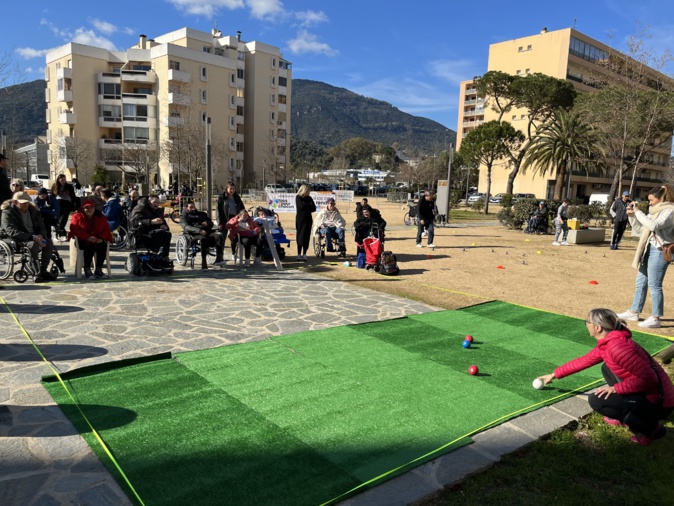 Une partie de boccia, une pétanque adaptée. Une partie de boccia, une pétanque adaptée.