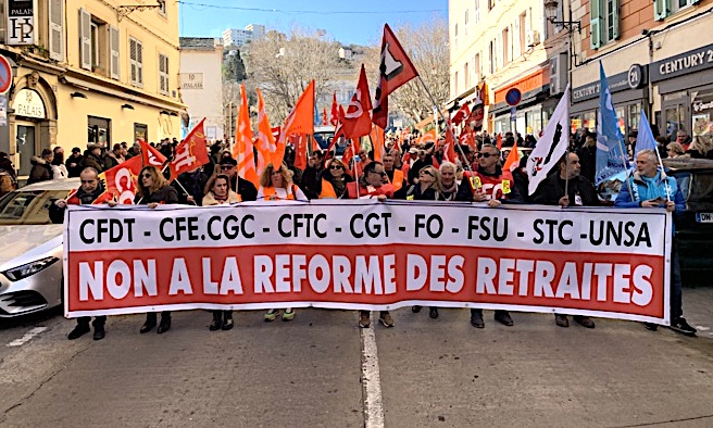 Près de 2 000 personnes disent "non à la réforme des retraites" à Bastia