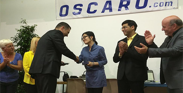 La médaille de la ville de Bastia pour les deux champions du monde : la Chinoise Hou Yifan et l’Indien Vishy Anand.