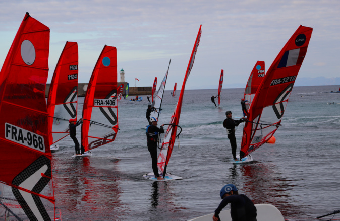 Plus d'une centaine de véliplanchistes étains au rendez-vous Plus d'une centaine de véliplanchistes étains au rendez-vous