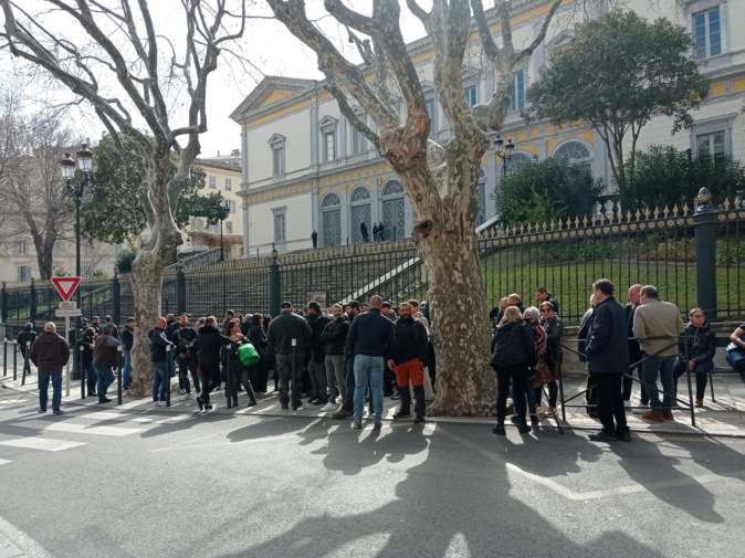 Dégradations de Borgo : rassemblement de soutien pour les 6 agriculteurs jugés à Bastia 