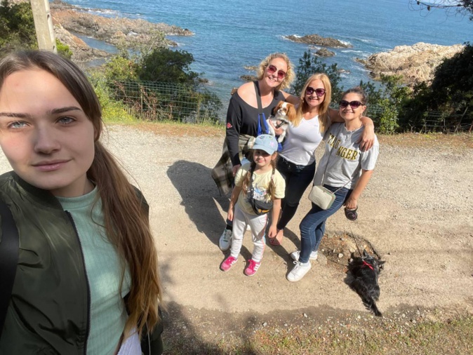 Zlata, Olga, Olesia, Hanna et la petite Suzanna Zlata, Olga, Olesia, Hanna et la petite Suzanna