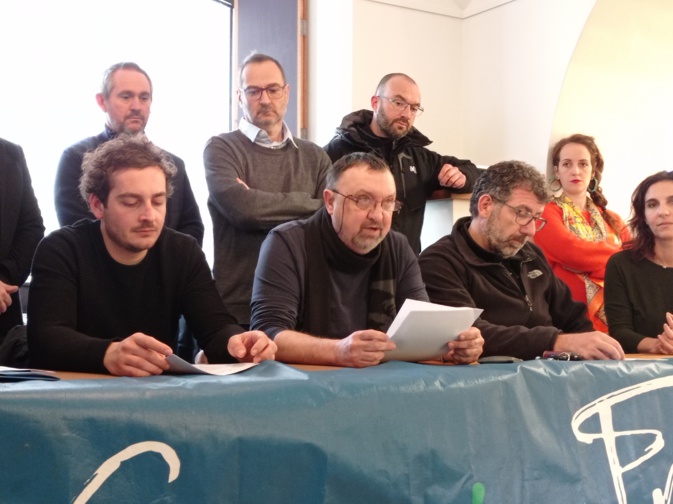 Pendant la conférence de presse Pendant la conférence de presse