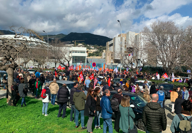 DIRECT. Grève contre la réforme des retraites : le trafic ferroviaire à l'arrêt mercredi DIRECT. Grève contre la réforme des retraites : le trafic ferroviaire à l'arrêt mercredi