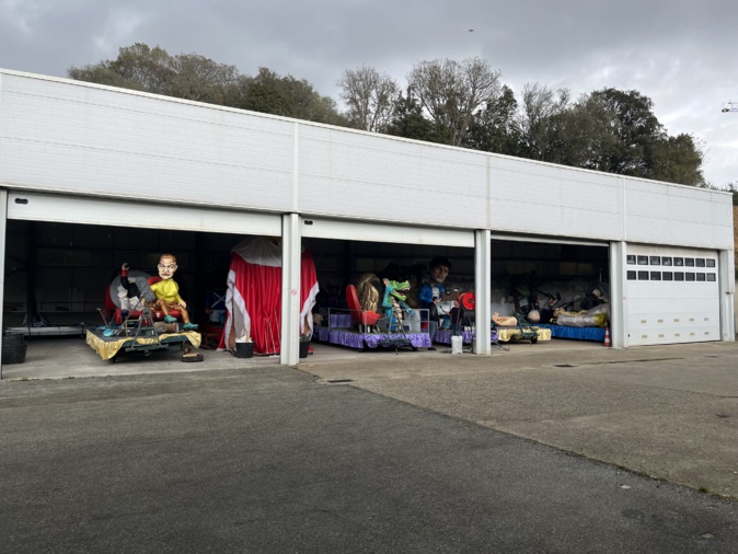 Le hangar où sont stockés les chars à Mezzavia. Le hangar où sont stockés les chars à Mezzavia.