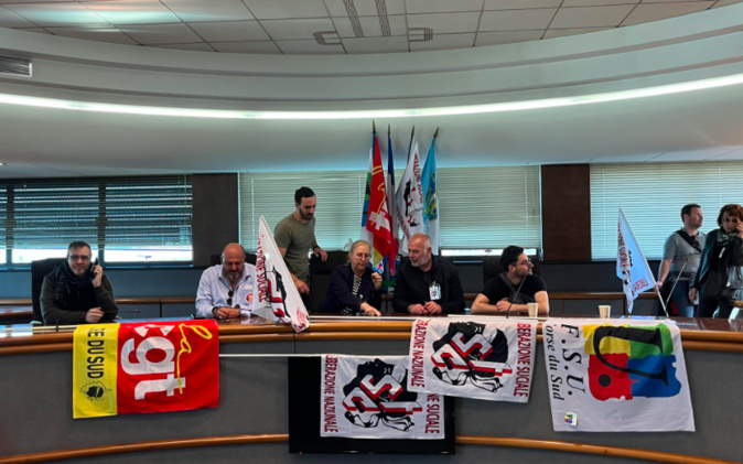 Manifestation contre la réforme des retraites : à Ajaccio, les syndicats ont occupé la mairie Manifestation contre la réforme des retraites : à Ajaccio, les syndicats ont occupé la mairie