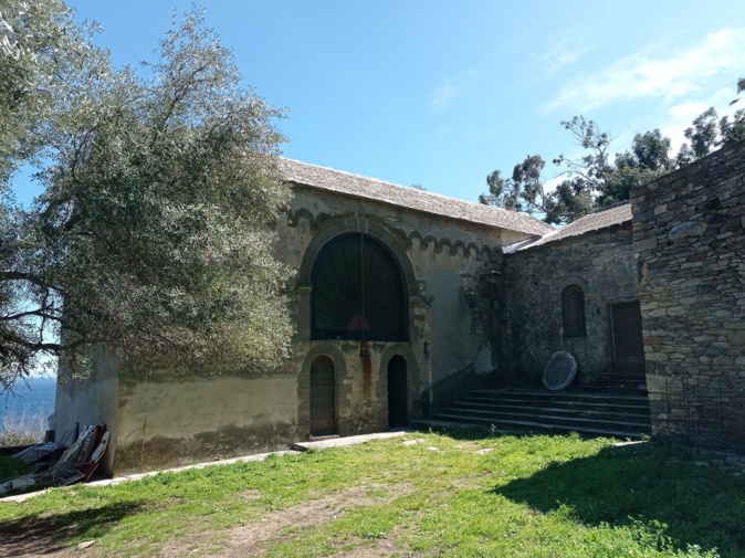 L'église du domaine est déjà propriété de la mairie de Sisco. L'église du domaine est déjà propriété de la mairie de Sisco.