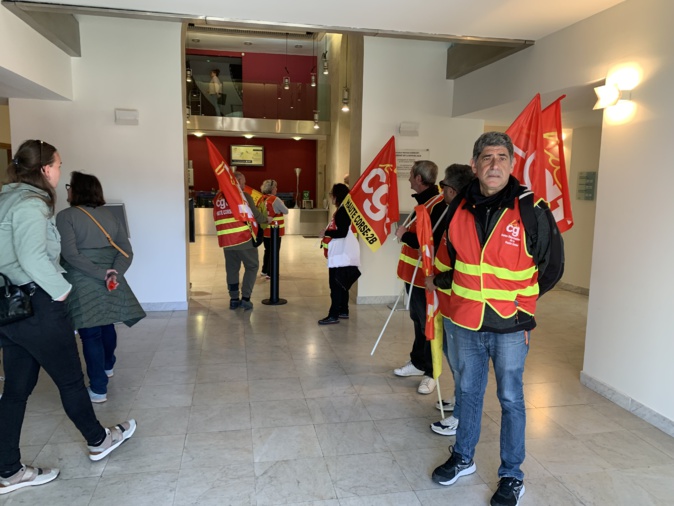 Aprés la grande mobilisation devant la préfecture de la Haute-Corse, la CGT FAPT a occupé symboliquement et pacifiquement quelques minutes les locaux de la CCI.