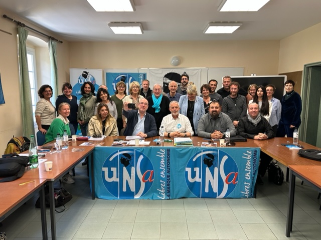 Congrés de l'UNSA ce week-end à Corte. François Giudicelli, au centre en blanc, avec à sa droite Dominique Corona, secrétaire national adjoint de l’UNSA National, a été réélu secrétaire régional pour 4 ans.