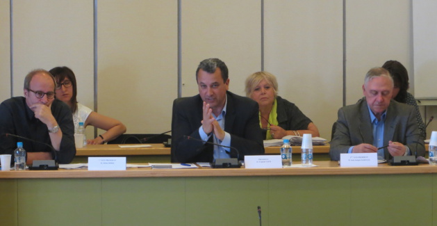 François Tatti devient président de la CAB grâce à la nouvelle majorité plurielle. François Tatti devient président de la CAB grâce à la nouvelle majorité plurielle.