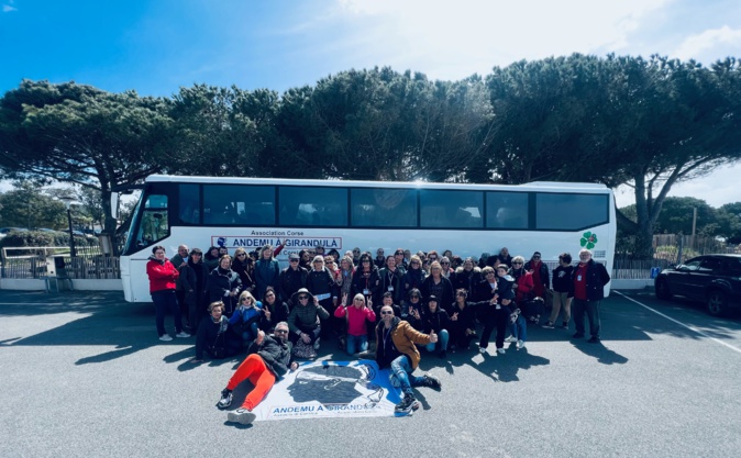 Un autocar pour l’association "Andemu a Girandulà" Un autocar pour l’association "Andemu a Girandulà"