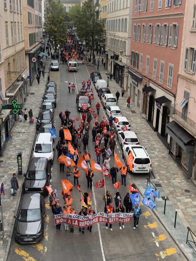 A l'appel de l'intersyndicale de Haute-Corse, plusieurs centaines de personnes ont descendu le boulevard Paoli ce jeudi matin