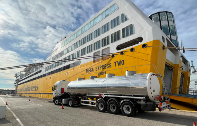 Le Mega Express Two Le Mega Express Two