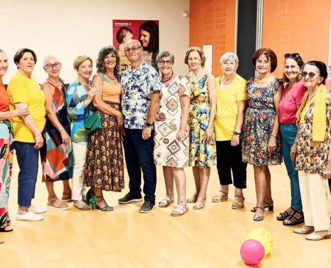 Catherine et André Chateau-artaud (au centre) avec des bénévoles du Téléthon. Catherine et André Chateau-artaud (au centre) avec des bénévoles du Téléthon.