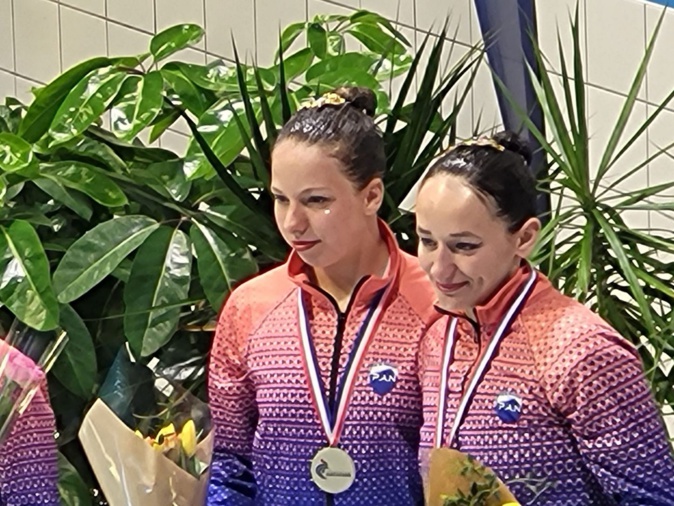 Championne de France en duo libre avec Angeline Bertinelli (à gauche)