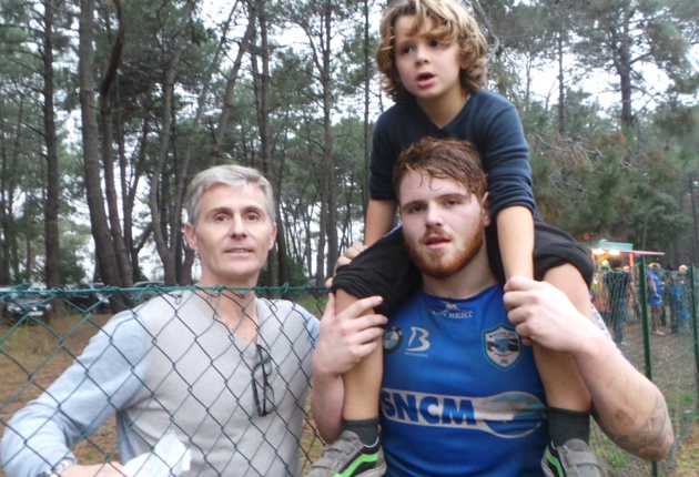 André, Pasqua et, sur ses épaules, Dumè Papi André, Pasqua et, sur ses épaules, Dumè Papi