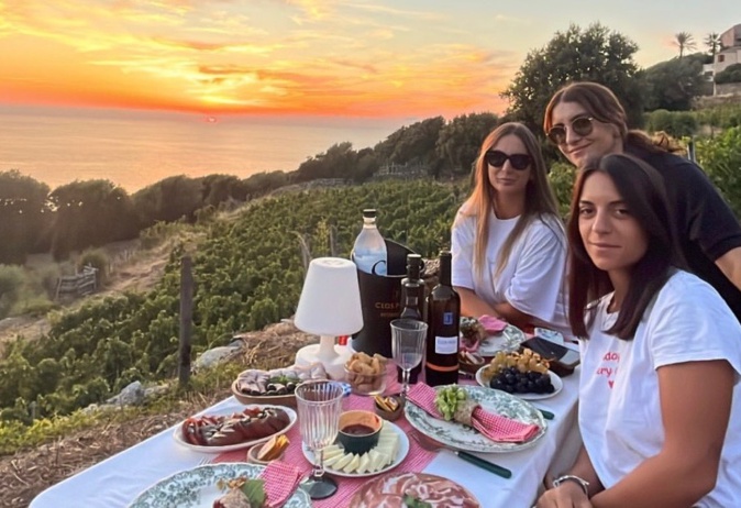 Depuis l'été 2022, Marguerite Lippi propose des excursions dans les vignes de Morsiglia Depuis l'été 2022, Marguerite Lippi propose des excursions dans les vignes de Morsiglia