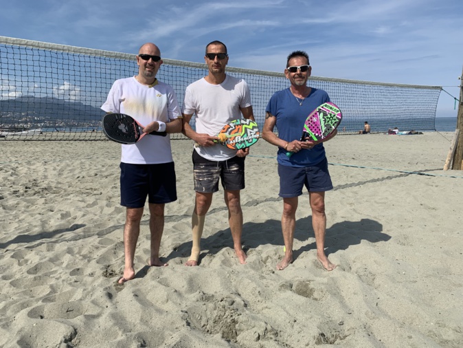 Jeff Le Perff, Laurent Scartabelli et les membres du Marana Beach Tennis ont testé la possibilité du para beach tennis sur la plage de Tombulu Biancu.