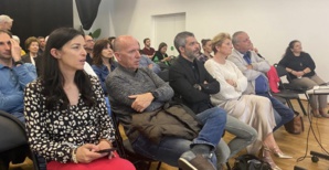 Conférence sur l’enseignement immersif associatif à l'Alb'Oru à Bastia. Conférence sur l’enseignement immersif associatif à l'Alb'Oru à Bastia.