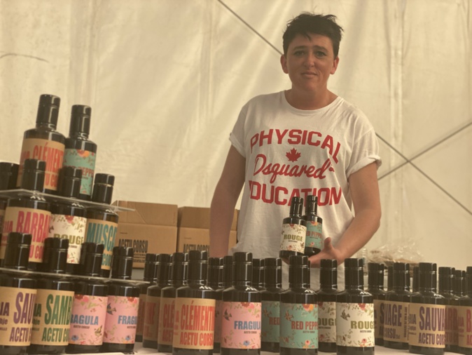 Emilie Raffalli, s'est lancé dans la fabrication de vinaigre artisanal et aromatisés Emilie Raffalli, s'est lancé dans la fabrication de vinaigre artisanal et aromatisés