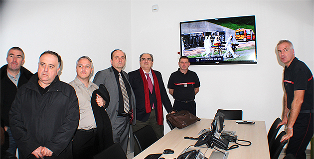 Jean-Luc Beccari (à droite) a expliqué à Paul Giacobbi et aux élus qui siègeant au Sdis de Haute-Corse le fonctionnement du  système de gestion des alertes