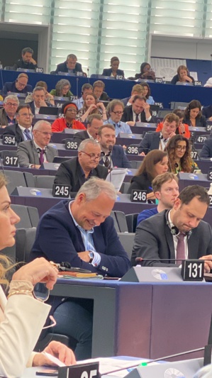 Le député Alfonsi au Parlement européen. Le député Alfonsi au Parlement européen.