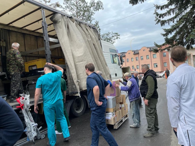 Le 14 avril, une première partie du matériel de l'ancien hôpital de la Miséricorde est arrivé dans la ville d’Uzhhorod, à l'Ouest de l'Ukraine (Photo : Association Solidarité Corse-Ukraine)