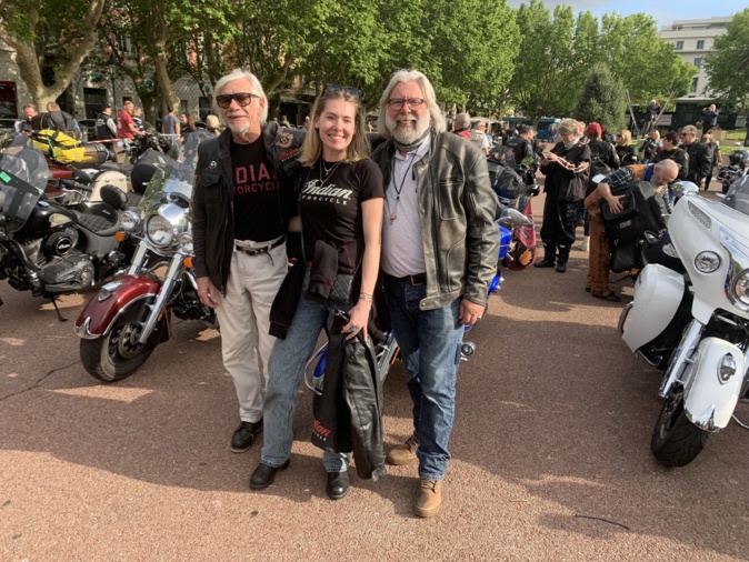 Pierre Billon, sa fille Marie et Patrick Braindot prêts à silloner notre île. Pierre Billon, sa fille Marie et Patrick Braindot prêts à silloner notre île.