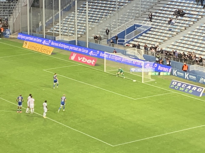 Le but de Santelli sur penalty Le but de Santelli sur penalty