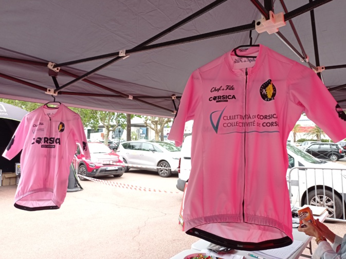 Corsica Cyclo GT 20 : Les stars sont arrivées, la course peut s'élancer Corsica Cyclo GT 20 : Les stars sont arrivées, la course peut s'élancer