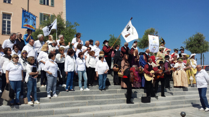 Cantemu Inseme reçoit tous les ans des chorales venues de France mais aussi d'ailleurs. Cantemu Inseme reçoit tous les ans des chorales venues de France mais aussi d'ailleurs.