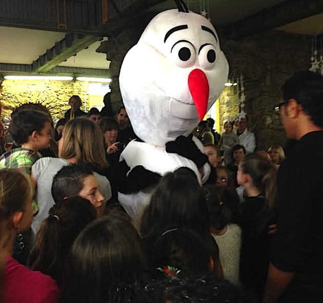 Aregno : L'arbre de Noël réussi du RPI Aregno : L'arbre de Noël réussi du RPI