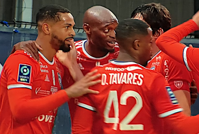 Magri (à gauche) et les Bastiais efficaces à Pau. Magri (à gauche) et les Bastiais efficaces à Pau.