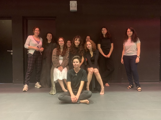 Les élèves en spécialité "Théâtre" du lycée Giocante de Casabianca et leurs professeurs. Les élèves en spécialité "Théâtre" du lycée Giocante de Casabianca et leurs professeurs.