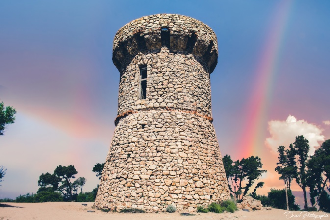 La tour de l'Isollela et son arc en ciel, à Pietrosella (Pierre-Jean Franceschi)