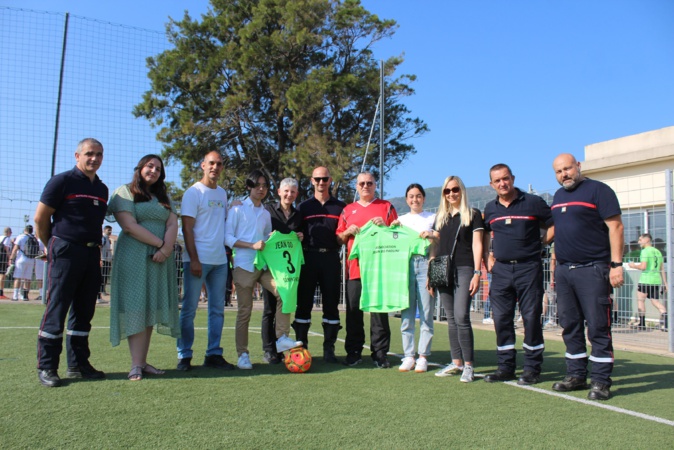 La famille de Jean-Do Paolini et les organisateurs de cette belle manifestation du souvenir La famille de Jean-Do Paolini et les organisateurs de cette belle manifestation du souvenir