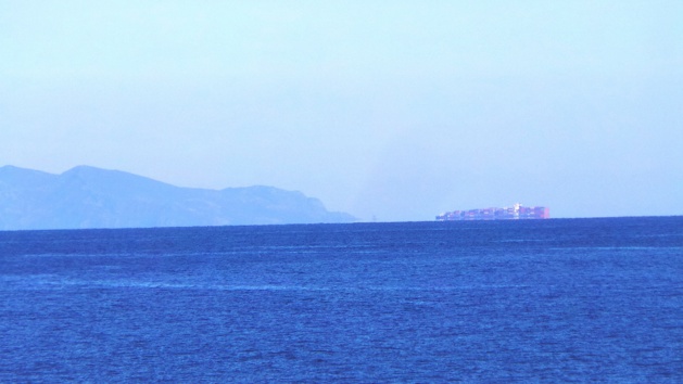 Un drôle de navire au Sud de l'île de Capraia !