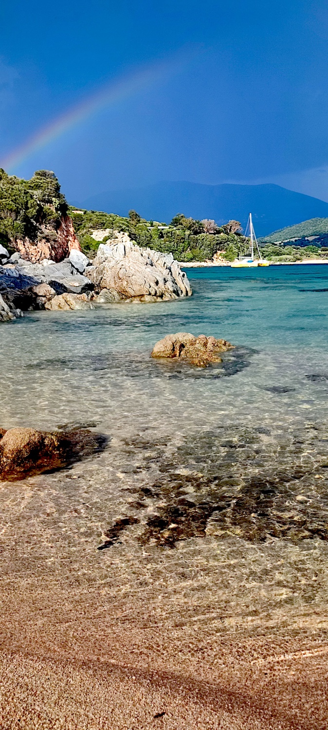La photo du jour : arcubalenu au-dessus de la plage de Baracci La photo du jour : arcubalenu au-dessus de la plage de Baracci