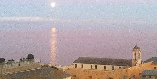 Bastia : Quand la Lune se lève sur la Tyrrhénienne