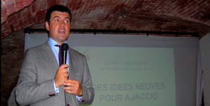 Municipales d'Ajaccio : François Casasoprana signe la charte éthique Anticor Municipales d'Ajaccio : François Casasoprana signe la charte éthique Anticor