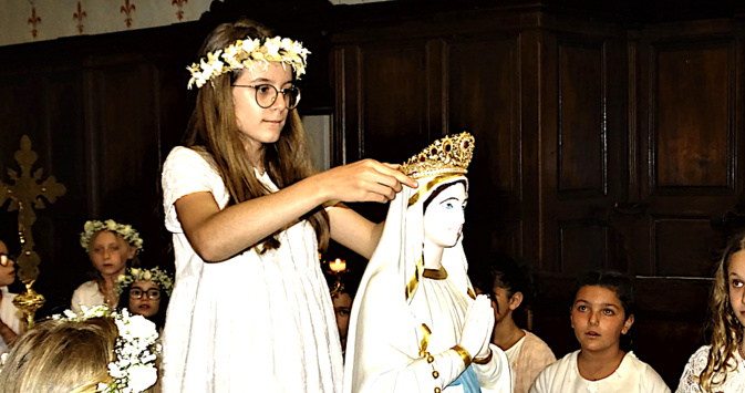 Couronnement de la Vierge Marie à Corte (Photo Mario Grazi) Couronnement de la Vierge Marie à Corte (Photo Mario Grazi)